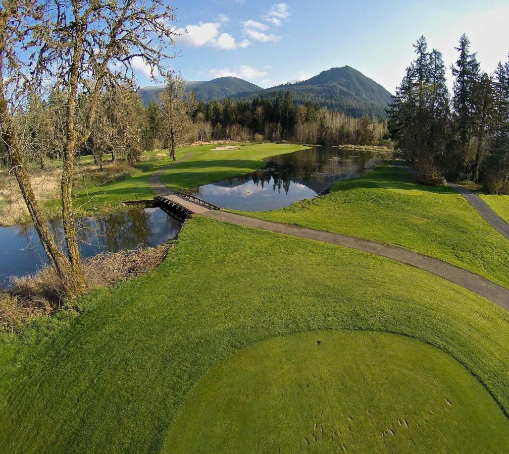 Mckenzie River Mountain Resort Blue River Exteriör bild